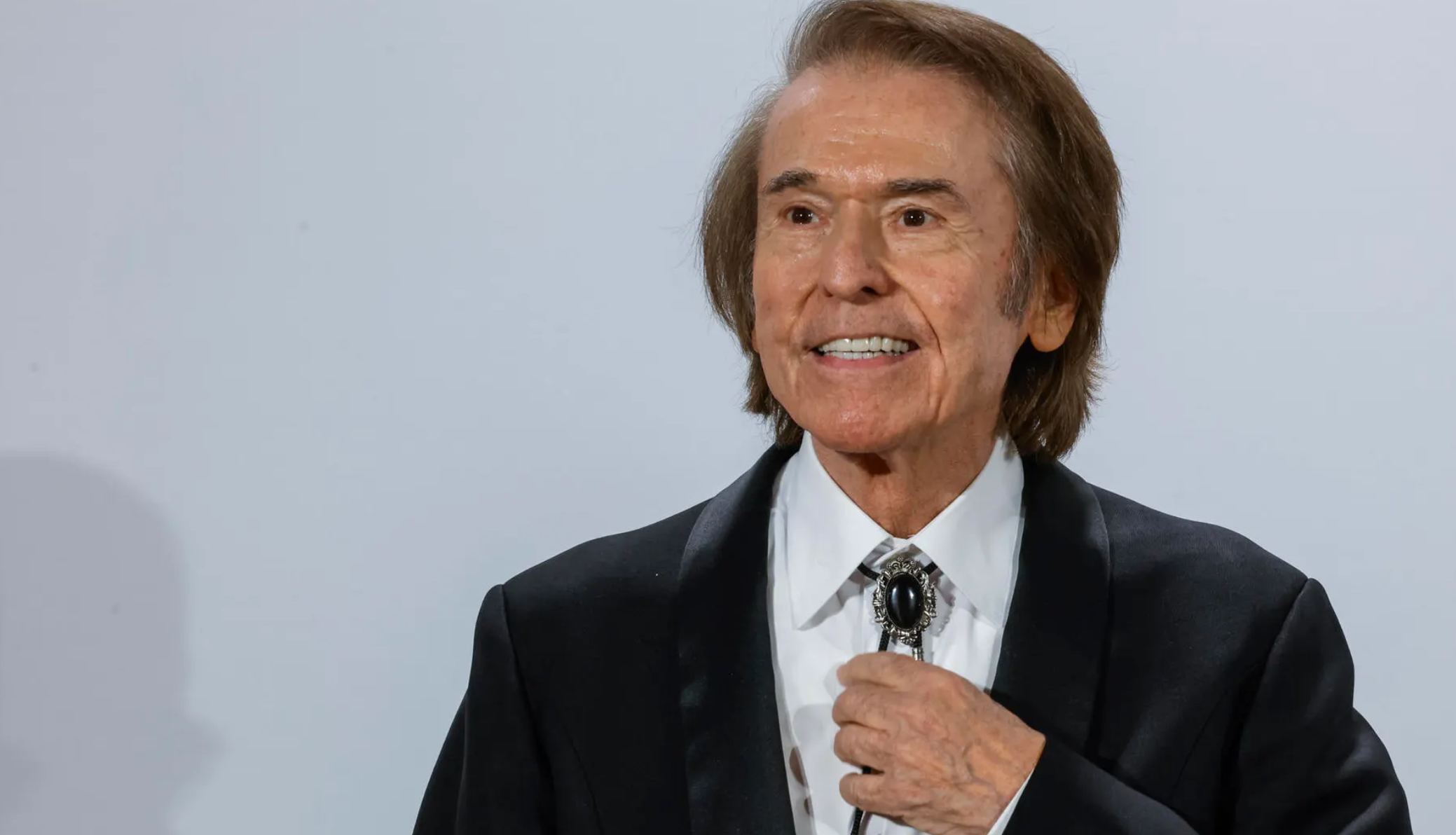 Raphael sufre un linfoma cerebral y cancela gira
